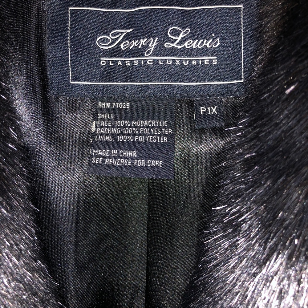 Amazing Black Faux Full Length Fur! Brand New by Terry Lewis.Stay warm in style - Picture 3 of 5
